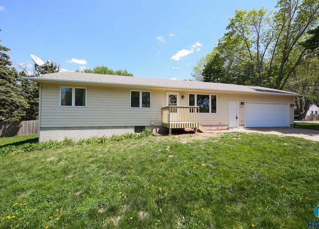 Property at 120 S Hampton Ave, Sioux Falls, SD 57110, 3 beds, 1 bath