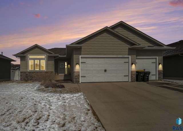 Property at 3608 E Prairie Wind St, Sioux Falls, SD 57108, 3 beds, 2 baths