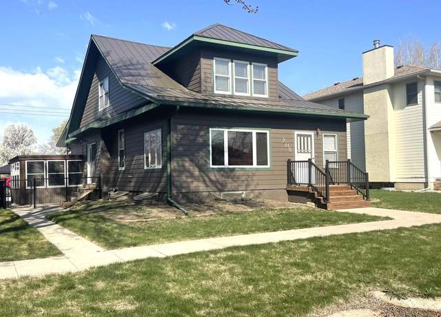 Property at 209 S 3rd St, Beresford, SD 57004, 4 beds, 2 baths