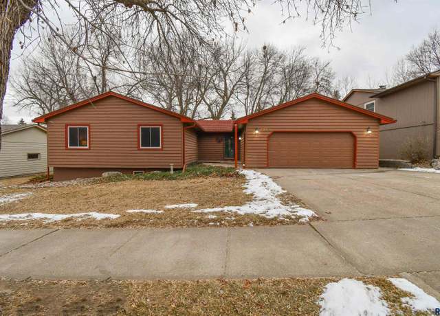Property at 3305 E 33rd St, Sioux Falls, SD 57103, 4 beds, 3 baths