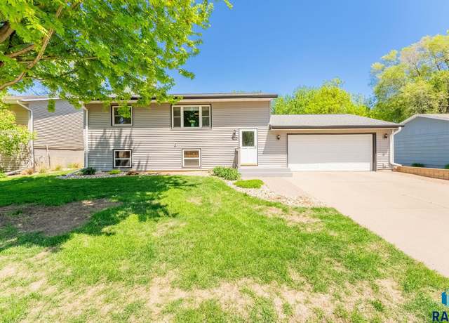 Property at 6500 W Cheyenne Dr, Sioux Falls, SD 57106, 3 beds, 2 baths
