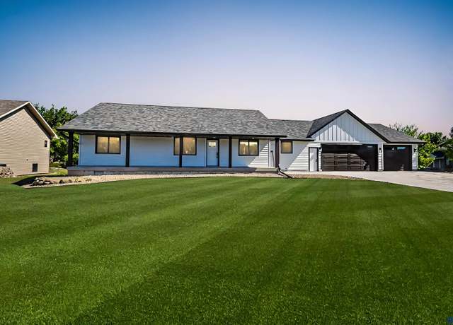 Property at 104 Silver Creek Dr, Wentworth, SD 57075, 5 beds, 3.5 baths
