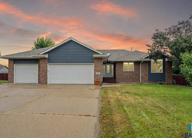 Property at 316 S Country Club Ave, Brandon, SD 57005, 5 beds, 3 baths