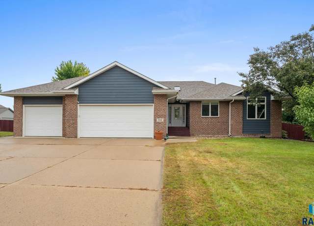 Property at 316 S Country Club Ave, Brandon, SD 57005, 5 beds, 3 baths