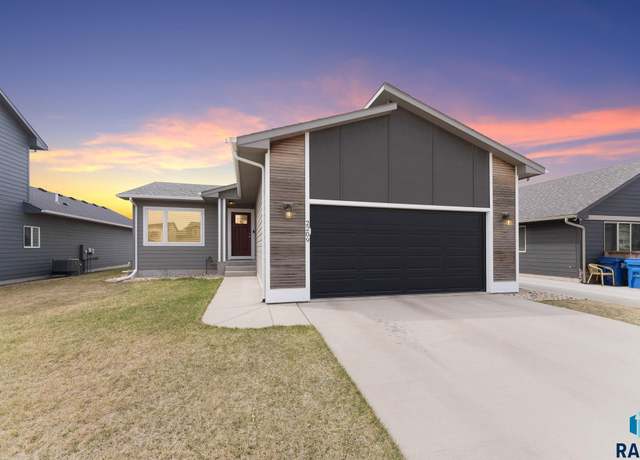 Property at 2209 S Ronsiek Ave, Sioux Falls, SD 57106, 4 beds, 3 baths