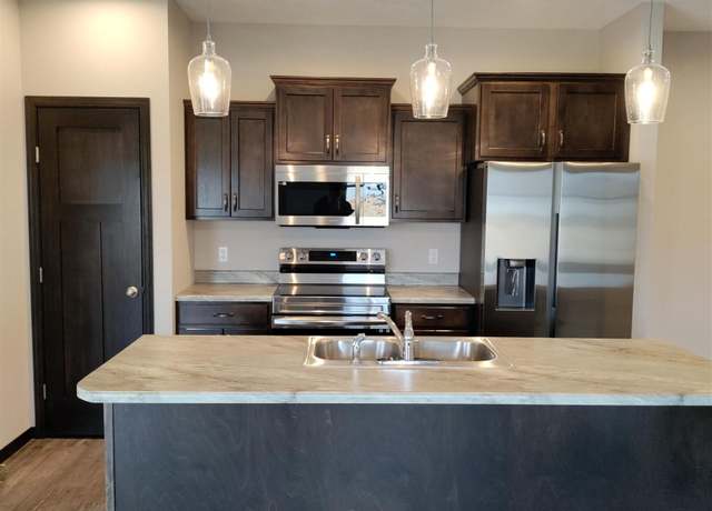 Property at 9402 Dolores Dr, Sioux Falls, SD 57106, 2 beds, 2 baths