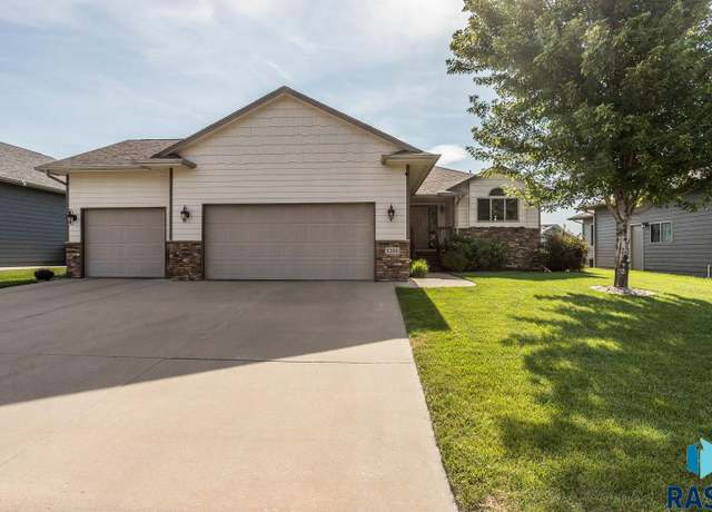 Property at 5300 S Westwind Ave, Sioux Falls, SD 57108, 4 beds, 3 baths