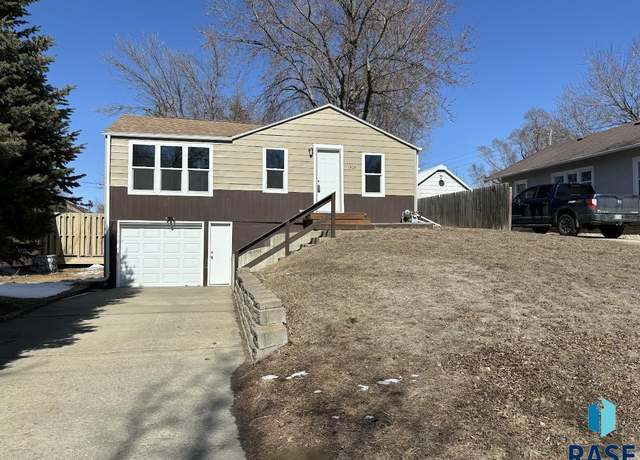 Property at 1304 E 22nd St, Sioux Falls, SD 57105, 2 beds, 1 bath