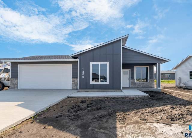 Property at 1300 N Titan Ave, Tea, SD 57064, 3 beds, 2 baths