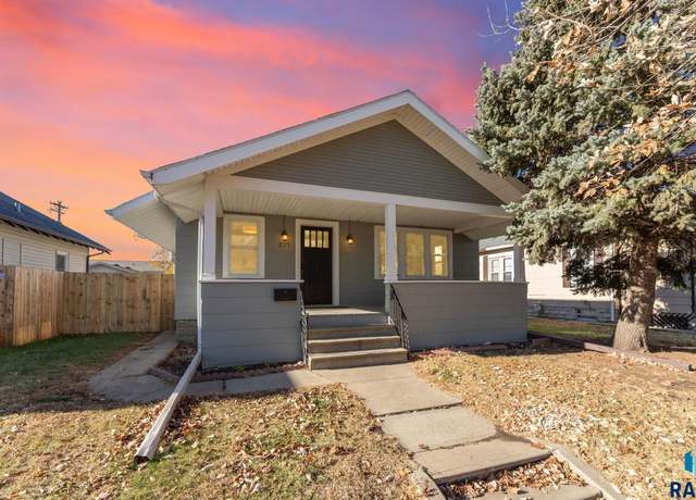 Property at 227 N Franklin Ave, Sioux Falls, SD 57103, 4 beds, 2 baths