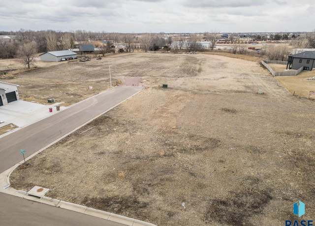 Property at 403 Bunyan Dr, Harrisburg, SD 57032
