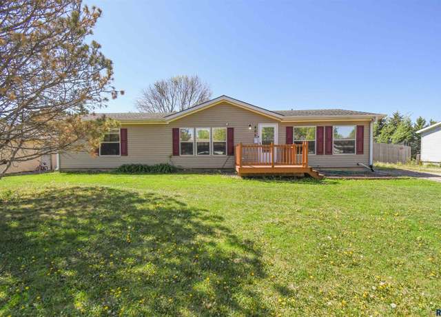 Property at 405 W 4th St, Worthing, SD 57077, 3 beds, 2 baths