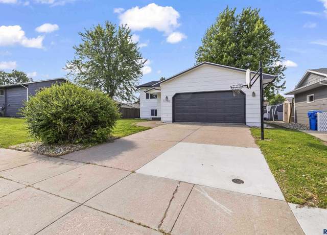 Property at 5705 W Missouri St, Sioux Falls, SD 57106-0269, 3 beds, 2 baths