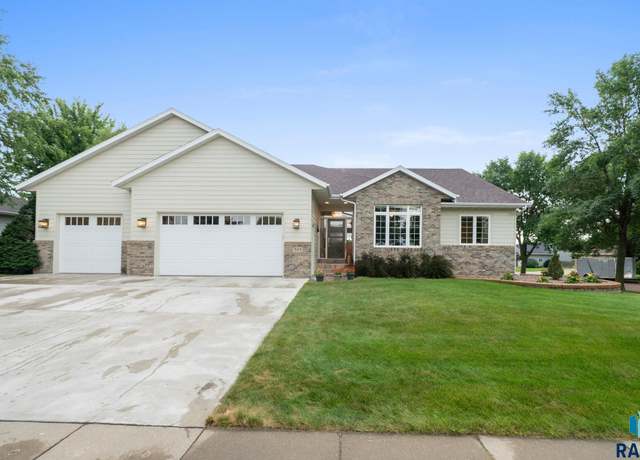 Property at 304 S Country Club Ave, Brandon, SD 57005, 4 beds, 3.5 baths