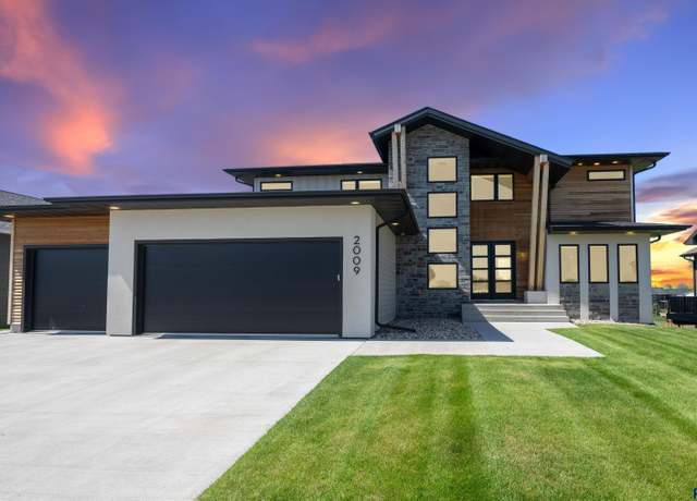 Property at 2009 S Firestone Ln, Sioux Falls, SD 57110, 4 beds, 4.5 baths