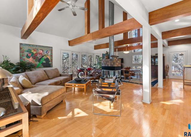 Property at 5624 S Baldwin Ct, Sioux Falls, SD 57108, 4 beds, 3.5 baths