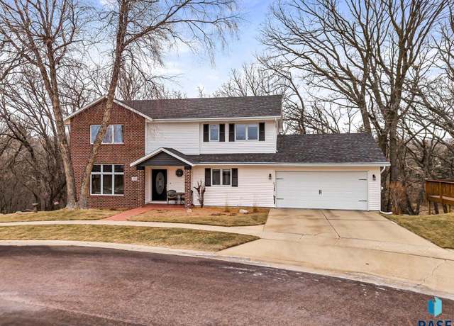 Property at 1012 N Savannah Dr, Sioux Falls, SD 57103, 3 beds, 2.5 baths