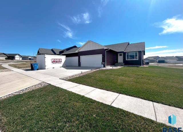Property at 6704 W Viola Ct, Sioux Falls, SD 57107, 4 beds, 3 baths
