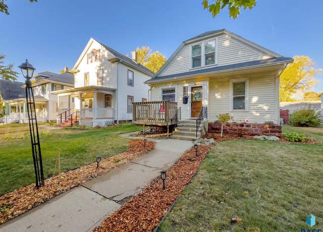 Property at 805 S Spring Ave, Sioux Falls, SD 57104, 4 beds, 1 bath
