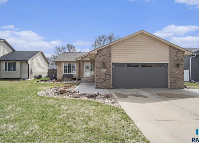 Property at 7217 W Panama St, Sioux Falls, SD 57106, 4 beds, 2.5 baths