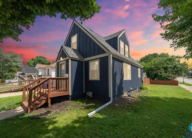 Property at 130 S Lyndale Ave, Sioux Falls, SD 57104, 5 beds, 2 baths