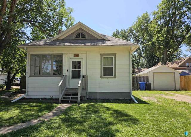 Property at 615 NW 1st St, Madison, SD 57042, 2 beds, 1 bath