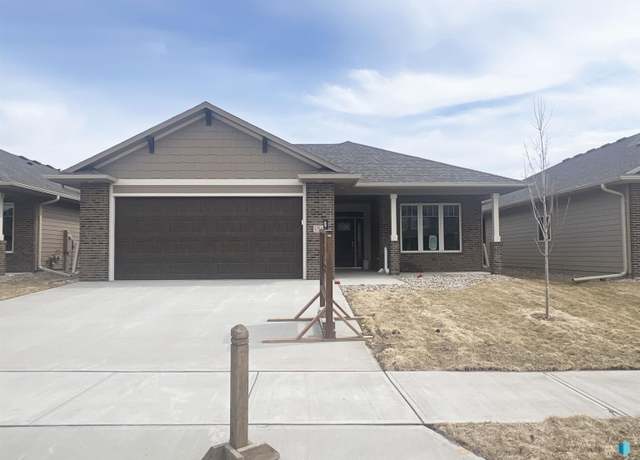Property at 1512 S Meadowland Ave, Sioux Falls, SD 57106, 2 beds, 2 baths