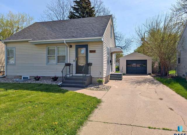 Property at 3204 S Phillips Ave, Sioux Falls, SD 57105-5725, 4 beds, 1 bath
