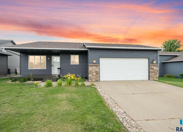 Property at 4121 W 93rd St, Sioux Falls, SD 57108, 3 beds, 2 baths