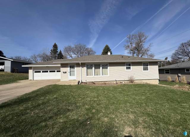 Property at 2305 S Sherman Ave, Sioux Falls, SD 57105-4131, 5 beds, 2 baths