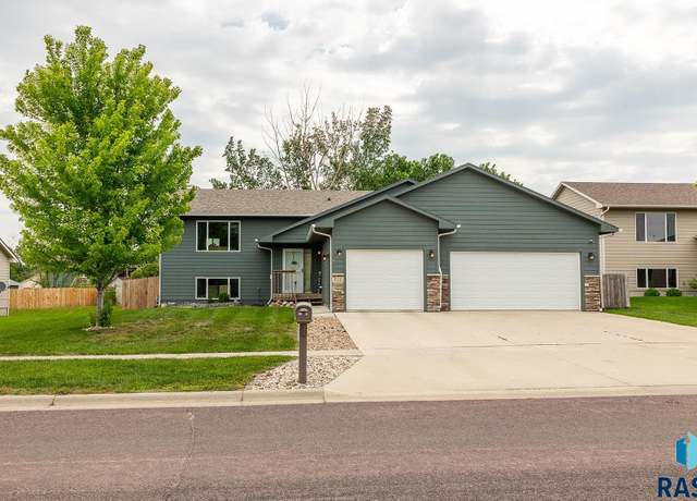 Property at 520 Kia Dr, Hartford, SD 57033, 4 beds, 3 baths