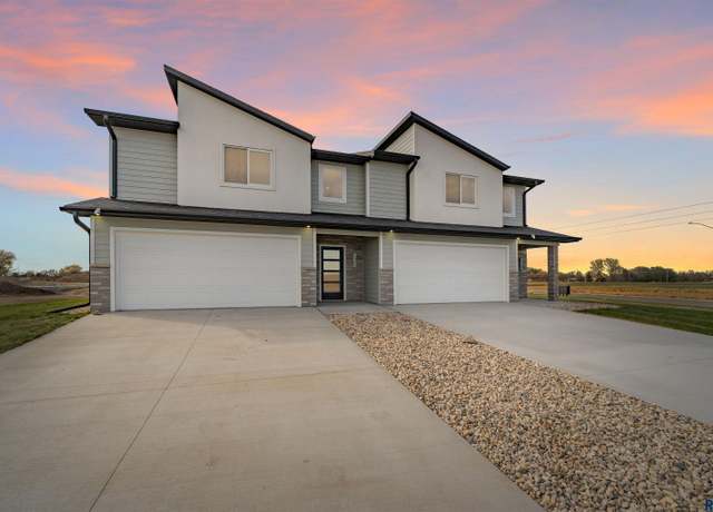 Property at 535 Bunyan Dr, Harrisburg, SD 57032, 3 beds, 2.5 baths
