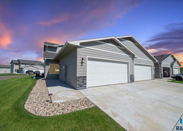 Property at 2800 S Julia Pl, Sioux Falls, SD 57106-8544, 3 beds, 3 baths