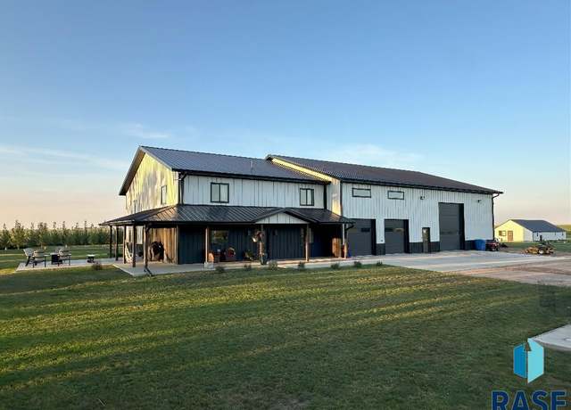 Property at 44618 258Th St, Canistota, SD 57012, 4 beds, 3.5 baths