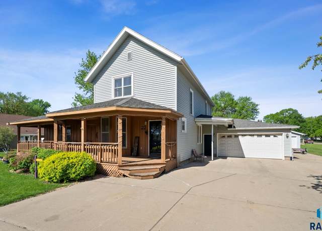 Property at 1013 N Blue Mound Ave, Luverne, MN 56156, 5 beds, 3 baths