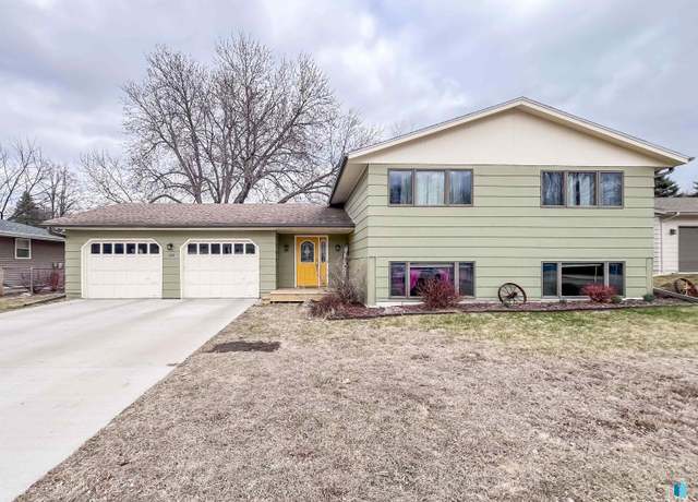 Property at 120 S Yellowstone Dr, Brandon, SD 57005, 6 beds, 3 baths
