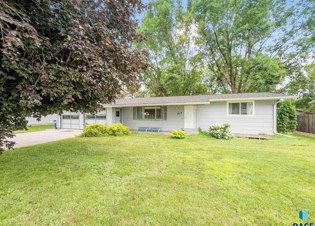 Property at 505 E 15th St, Dell Rapids, SD 57022, 4 beds, 2 baths