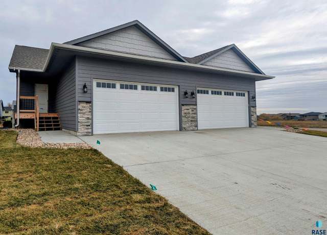 Property at 3903 S Caballo Ct, Sioux Falls, SD 57106, 4 beds, 3.5 baths