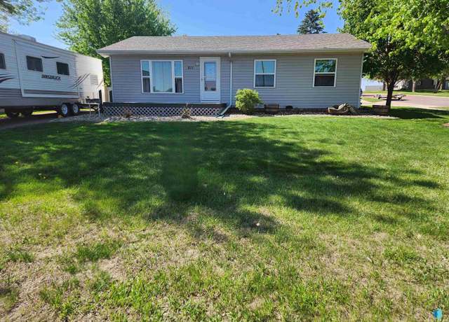 Property at 511 W 3rd St, Dell Rapids, SD 57022, 3 beds, 2 baths