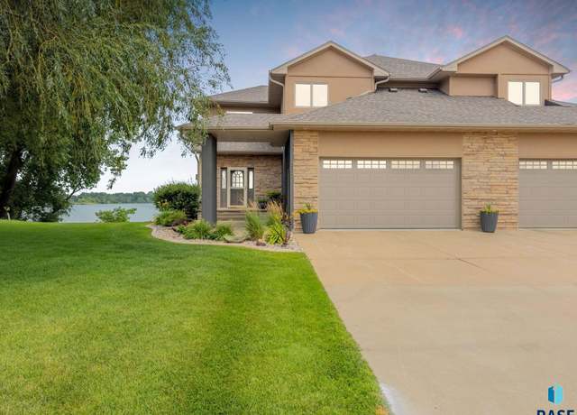 Property at 6008 Sunset Blvd, Madison, SD 57042, 4 beds, 3.5 baths