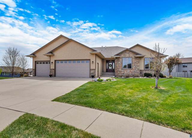 Property at 1908 S Archstone Cir, Sioux Falls, SD 57110, 5 beds, 3 baths