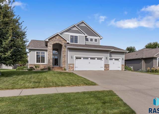 Property at 8204 S Grass Creek Dr, Sioux Falls, SD 57108, 5 beds, 3.5 baths