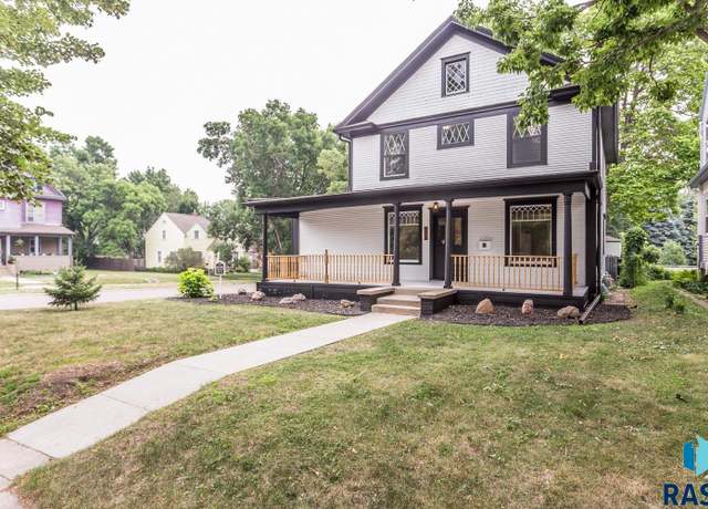 Property at 234 N Summit Ave, Sioux Falls, SD 57104, 5 beds, 2.5 baths