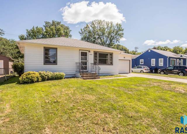 Property at 3008 S Summit Ave, Sioux Falls, SD 57105, 2 beds, 1.5 baths