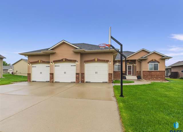 Property at 8113 S Copper Ridge Rd, Sioux Falls, SD 57108, 5 beds, 3 baths