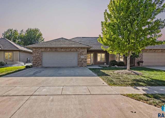 Property at 3307 S Bedford Ave, Sioux Falls, SD 57103, 3 beds, 3 baths