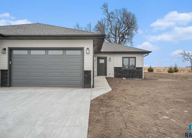 Property at 628 Harter Dr, Madison, SD 57042, 2 beds, 2 baths