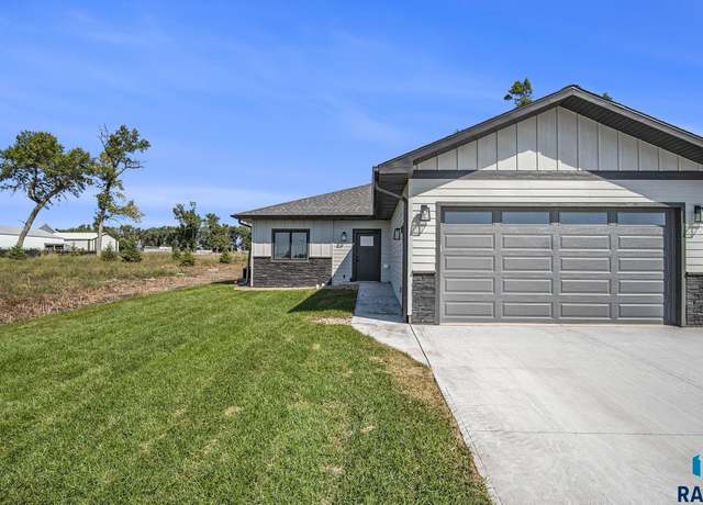 Property at 624 Harter Dr, Madison, SD 57042, 2 beds, 2 baths