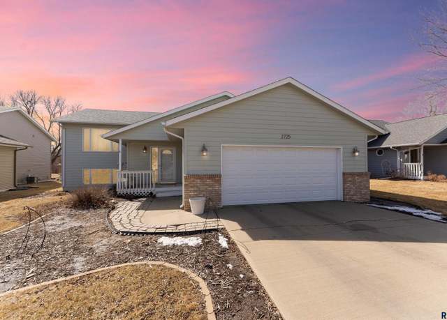 Property at 2725 S Alpine Ave, Sioux Falls, SD 57110, 4 beds, 3 baths