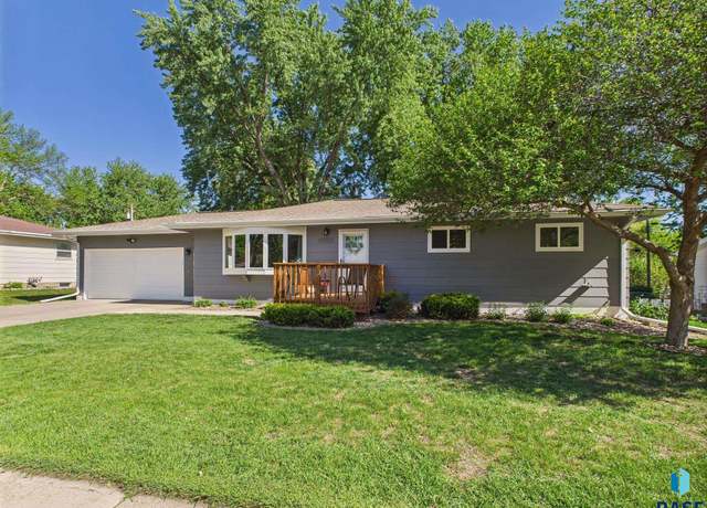 Property at 4704 W 38th St, Sioux Falls, SD 57106, 3 beds, 2 baths